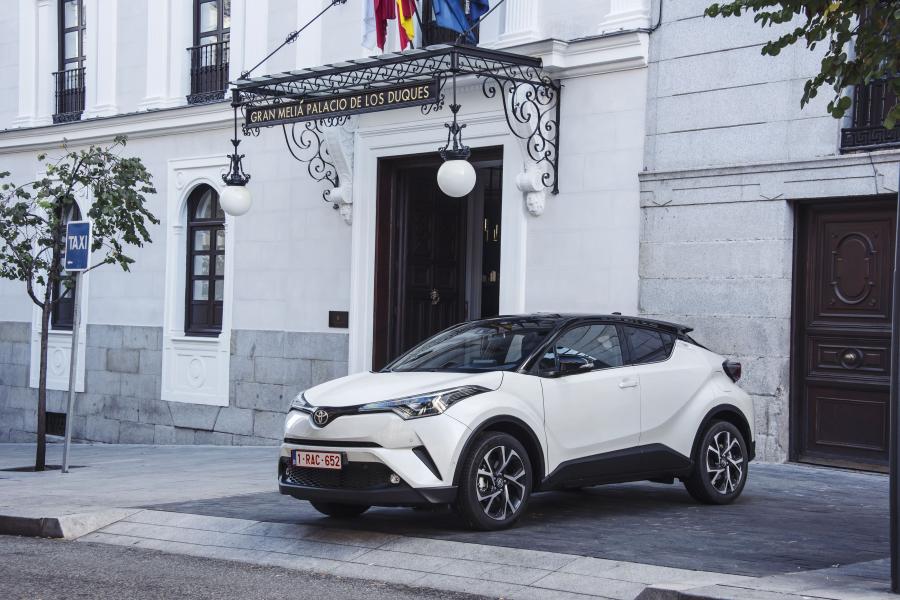  Toyota C-HR 2016 года  (WW) (фото 23 из 53)